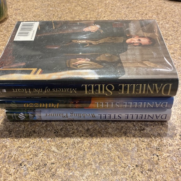 3 Danielle Steel Hardcover Books Wedding Planner Palazzo Matters of the Heart - Picture 8 of 16